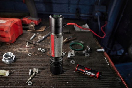 Latarka klasyczna Milwaukee 2000 lm LED