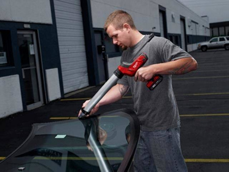 Pistolet do silikonu Milwaukee 4933441305 600