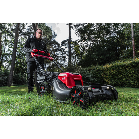 Milwaukee  M18 FUEL™ Kosiarka z napędem 53 cm na dwa akumulatory
