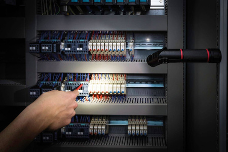 Latarka z laserem oraz światłem LED i UV Wiha 310 lm