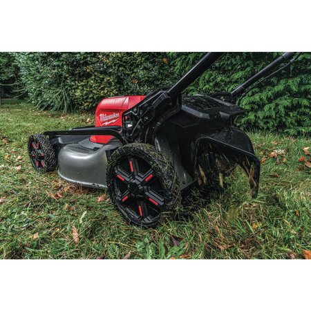 Milwaukee  M18 FUEL™ Kosiarka z napędem 53 cm na dwa akumulatory