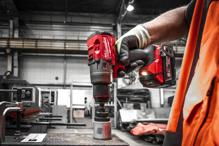 Zestaw 6 narzędzi akumulatorowych PowerPack Milwaukee M18 FPP6F3-502B M18 FPD3 + M18 FIW2F12 + M18 CCS55 + M18 FSZ + M18 FSAG125X + M18 TLED-0 18V 2x5Ah