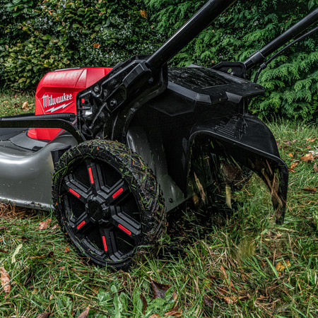 Milwaukee  M18 FUEL™ Kosiarka z napędem 53 cm na dwa akumulatory