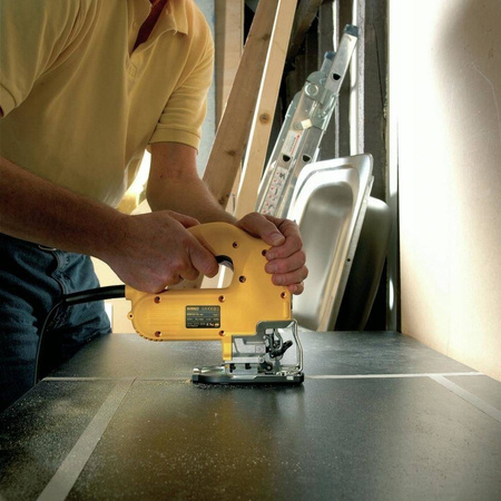 Wyrzynarka DeWalt DW341K-QS 550 W