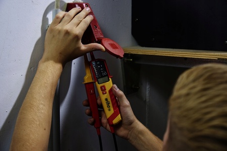 TESTER NAPIĘCIA I CIĄGŁOŚCI OBWODU 0.51000V AC, CAT IV 45217 WIHA